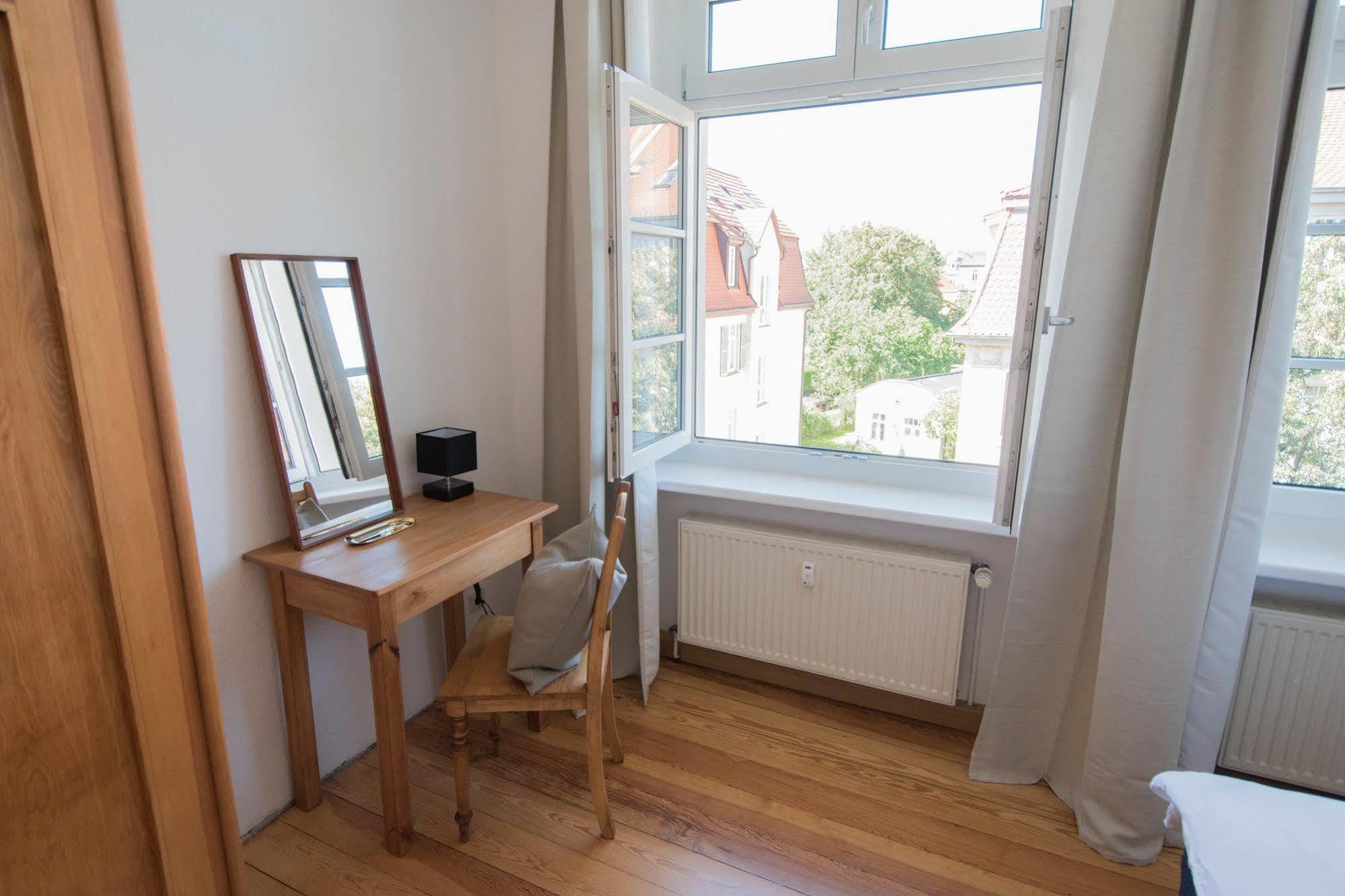 Modern Design Im Klassischem Altbau Weimar  Buitenkant foto